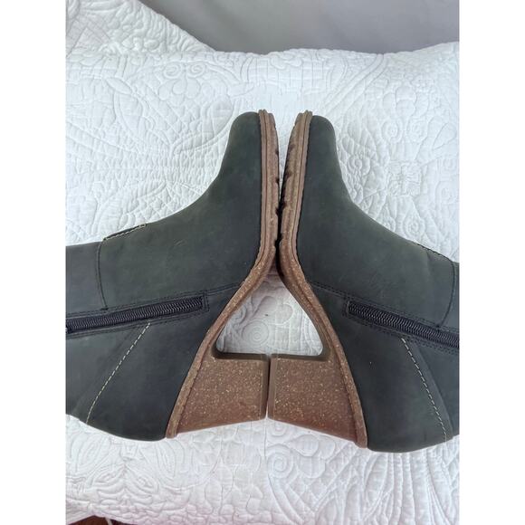 Clarks Collection Womens 9 Faded Black Suede Chunky Heel Bootie Ankle Boot - Picture 11 of 11